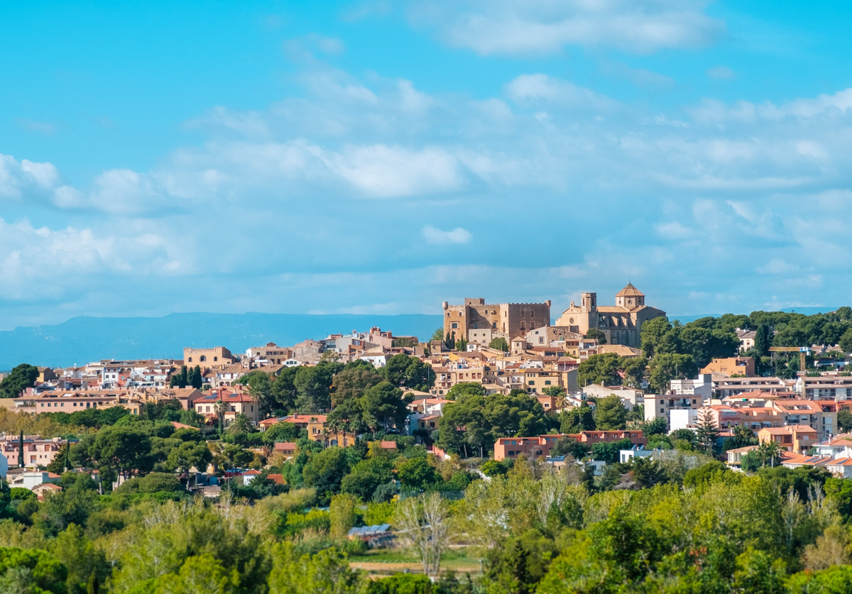 Vista de Altafulla con la Vila Closa y el castillo
